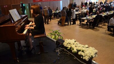 In der Pause: Kaffeehausmusik, ....  (Bild vergr&ouml;&szlig;ern)