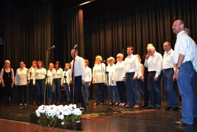 GSL Chor aus Gro&szlig;-Umstadt, Chorleiter: Werner Utmelleki  (Bild vergr&ouml;&szlig;ern)