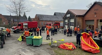 Wohnhausbrand in Wirl/Prezelle Helfer  (Bild vergr&ouml;&szlig;ern)