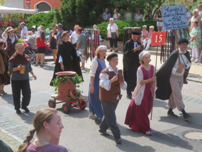 Fotoalbum Beteiligung der Kirchengemeinde zum traditionellen Umzug des Margarethenfestes