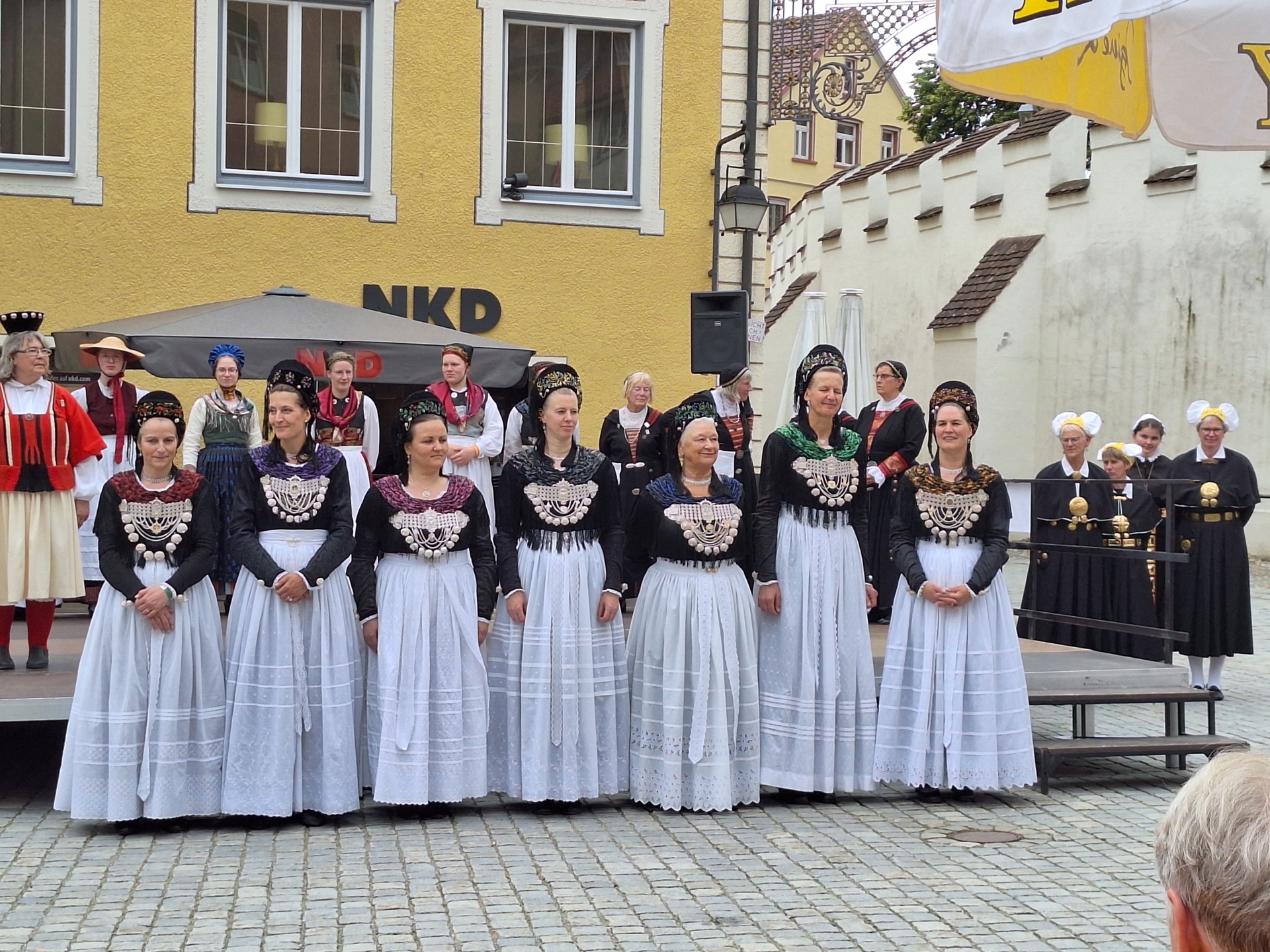 Bild: Trachten aus dem hohen Norden