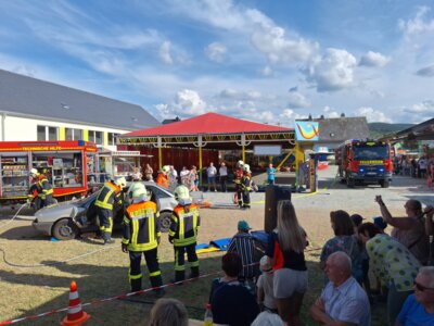 Foto des Albums: Wurzelfest Bockau mit Fahrzeugvorstellung und First Responder Ehrung 08/24