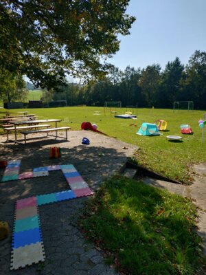 Alles vorbereitet auf Sportplatz  (Bild vergr&ouml;&szlig;ern)