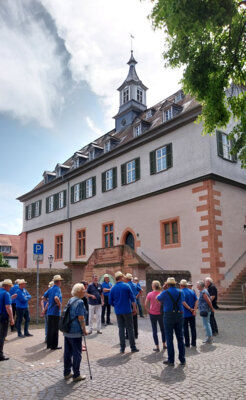vor dem Pf&auml;lzer Schloss  (Bild vergr&ouml;&szlig;ern)