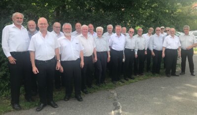 MC mit Wiebelsbacher Chor  (Bild vergr&ouml;&szlig;ern)