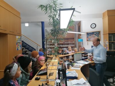 Foto des Albums: Die vierten Klassen besuchen die VG in Heustreu und begrüßen Herrn Bürgermeister Bruckmüller im Schulhaus in Hollstadt