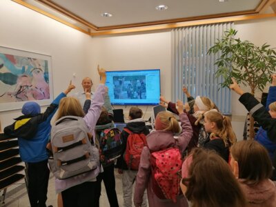 Foto des Albums: Die vierten Klassen besuchen die VG in Heustreu und begrüßen Herrn Bürgermeister Bruckmüller im Schulhaus in Hollstadt