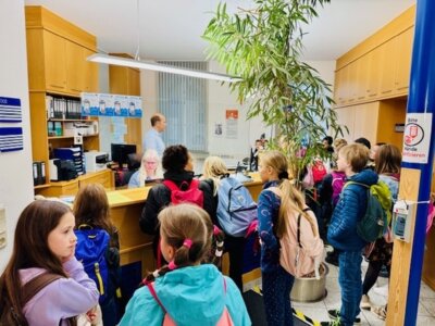 Foto des Albums: Die vierten Klassen besuchen die VG in Heustreu und begrüßen Herrn Bürgermeister Bruckmüller im Schulhaus in Hollstadt