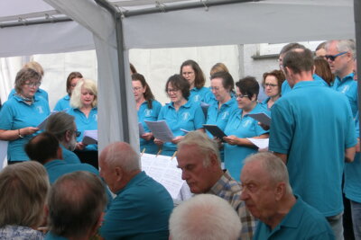 der junge Wicker Chor  (Bild vergr&ouml;&szlig;ern)