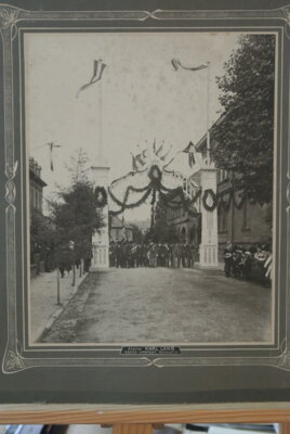 Festumzug  (Bild vergr&ouml;&szlig;ern)