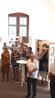 aufmerksame Besucher  (Bild vergr&ouml;&szlig;ern)