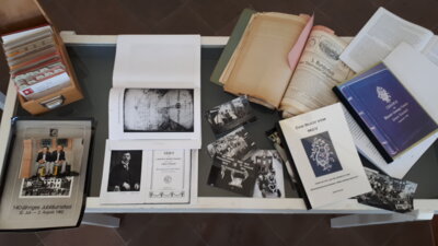 ... alten Festb&uuml;cher ...  (Bild vergr&ouml;&szlig;ern)