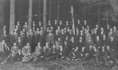 1929: &uuml;ber 75 S&auml;nger  (Bild vergr&ouml;&szlig;ern)
