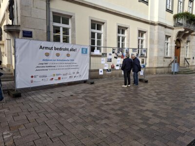 Foto des Albums: Aktionen zur Armutswoche 2024 - Lange Tafel