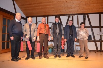 Ehrung der "10 bis 40-j&auml;hrigen"  (Bild vergr&ouml;&szlig;ern)