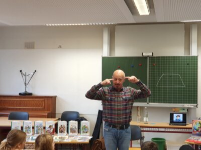 Foto des Albums: Herr Bombelmann zu Besuch an der Grundschule Hollstadt-Wollbach