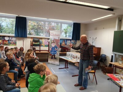 Foto des Albums: Herr Bombelmann zu Besuch an der Grundschule Hollstadt-Wollbach