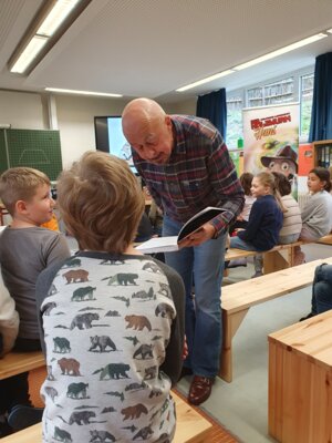 Foto des Albums: Herr Bombelmann zu Besuch an der Grundschule Hollstadt-Wollbach