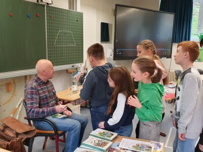 Foto des Albums: Herr Bombelmann zu Besuch an der Grundschule Hollstadt-Wollbach