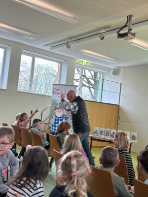 Foto des Albums: Herr Bombelmann zu Besuch an der Grundschule Hollstadt-Wollbach
