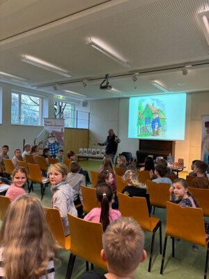 Foto des Albums: Herr Bombelmann zu Besuch an der Grundschule Hollstadt-Wollbach