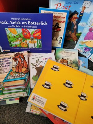Foto des Albums: Stadtstiftung fördert Plattdeutsch-Kisten für die Samtgemeindebücherei Artland