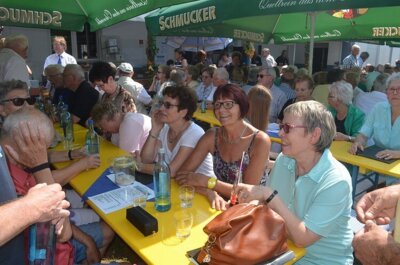 nach dem Auftritt  (Bild vergr&ouml;&szlig;ern)
