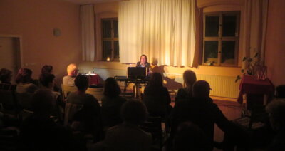 Fotoalbum Ein anregender Abend im Gemeindehaus mit Manfred Maurenbrecher, Liedermacher, Pianist und Autor aus Berlin
