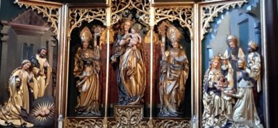 Marien-Fl&uuml;gelaltar von Matthias Gr&uuml;newald, links Bonifatius, rechts Martin  (Bild vergr&ouml;&szlig;ern)