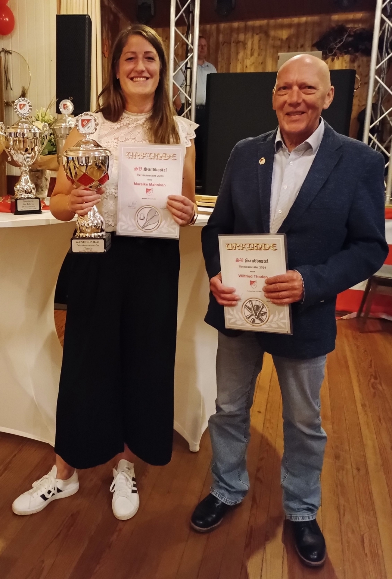 Bild: Vereinsmeisterin -Tennis- und Vereinsmeister -Kegeln-
