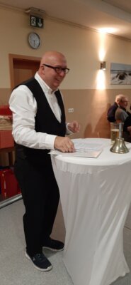 ... Alwin begr&uuml;&szlig;t  (Bild vergr&ouml;&szlig;ern)