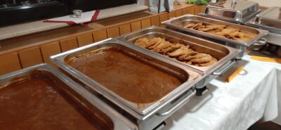 ... auf das Buffet  (Bild vergr&ouml;&szlig;ern)