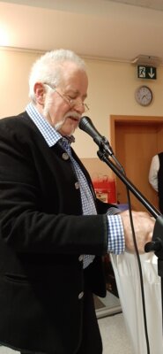 ... parodistisch  (Bild vergr&ouml;&szlig;ern)