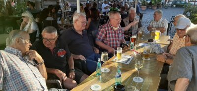 ... durften die Abst&auml;nde ...  (Bild vergr&ouml;&szlig;ern)