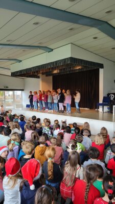 Foto des Albums: Adventsfeier im Kultursaal