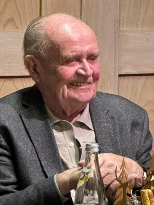 Foto des Albums: Ruhestandspfarrer Helmut Grüneisl 90. Geburtstag