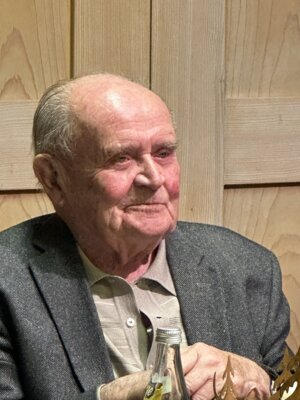 Foto des Albums: Ruhestandspfarrer Helmut Grüneisl 90. Geburtstag