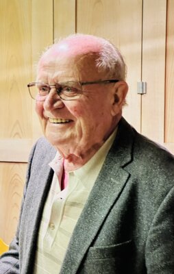 Foto des Albums: Ruhestandspfarrer Helmut Grüneisl 90. Geburtstag
