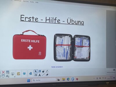 Fotoalbum Erste-Hilfe-Übung in der Klasse 3b