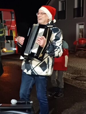 Foto des Albums: Lichterglanz der Rabenauer Feuerwehren am 22.12.2024