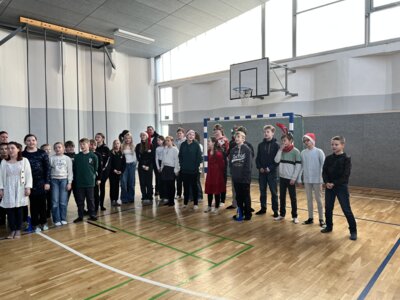 Fotoalbum Wir läuten die Weihnachtsferien mit dem Lied Lichterketten ein