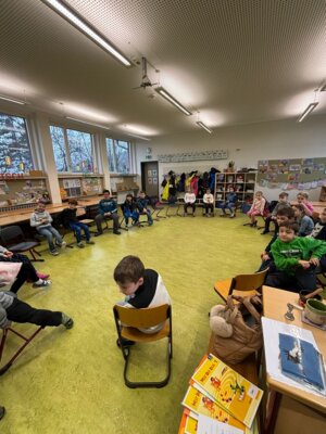 Foto des Albums: Die Klassen 1a und 1b auf den Spuren der Tiere im Winter