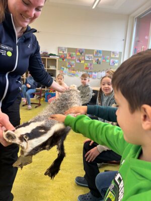 Foto des Albums: Die Klassen 1a und 1b auf den Spuren der Tiere im Winter