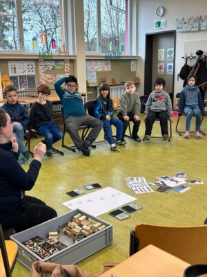 Foto des Albums: Die Klassen 1a und 1b auf den Spuren der Tiere im Winter
