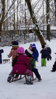 Foto des Albums: Es schneit, es schneit, kommt alle aus dem Haus!