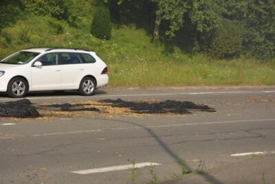 Foto des Albums: Ladewagen gerät in Brand