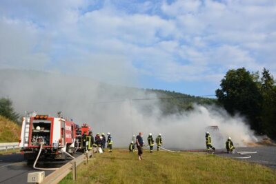 Foto des Albums: Ladewagen gerät in Brand