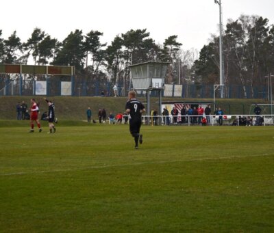 Foto des Albums: Kreisoberliga 20. Spieltag Ludwigsfeler FC II 5:0 SV Waßmannsdorf