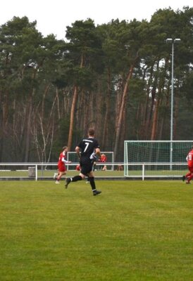 Foto des Albums: Kreisoberliga 20. Spieltag Ludwigsfeler FC II 5:0 SV Waßmannsdorf