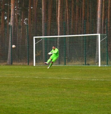 Foto des Albums: Kreisoberliga 20. Spieltag Ludwigsfeler FC II 5:0 SV Waßmannsdorf